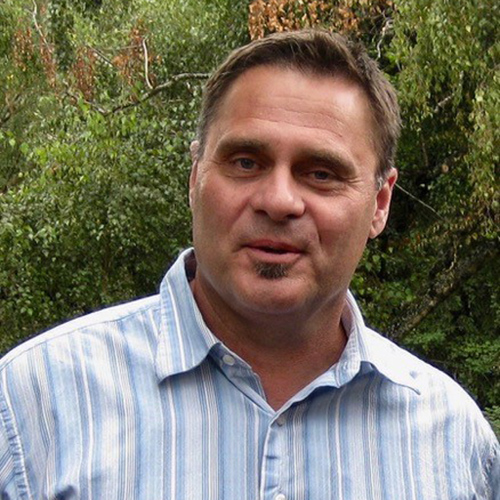 Portrait of author Glenn Schroder